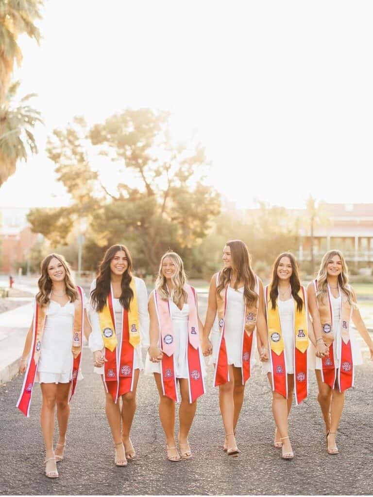 28 Amazing College Graduation Gift Ideas For Best Friend She’ll Love