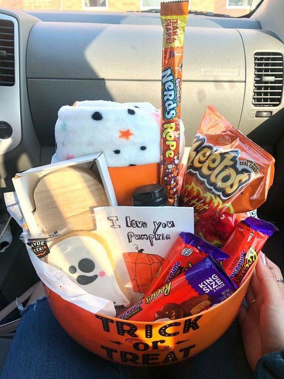 spooky basket ideas for girlfriend