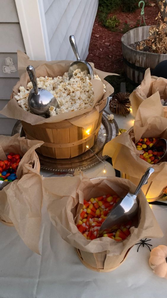 27 Insanely Cute Friendsgiving Ideas For Guests To Have The Best Time