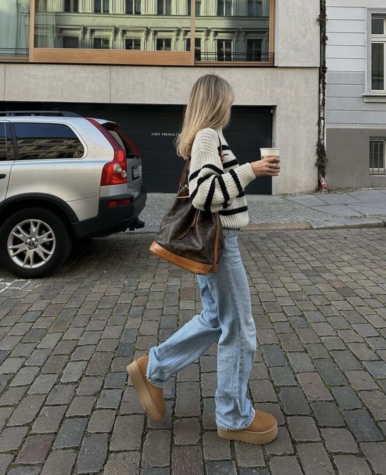 How To Dress For A Coffee Date (16 Cute Outfit Ideas)