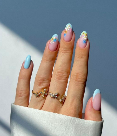 cute blue nails