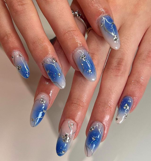 trendy blue nails