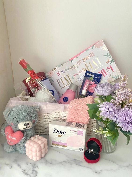 21 Insanely Thoughtful Mother’s Day Basket Ideas She’ll Love