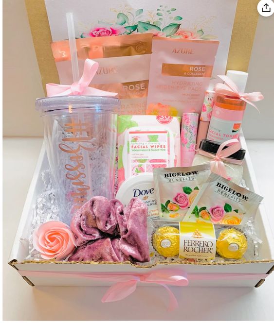 21 Insanely Thoughtful Mother's Day Basket Ideas She'll Love