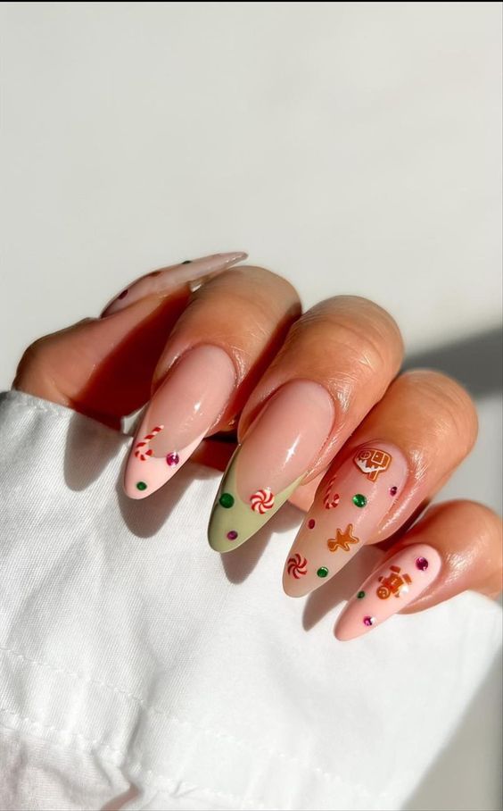 24 Cute & Festive Christmas Nail Ideas To Recreate This Season